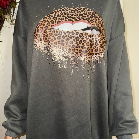 Leopard Print Lips Design sweatshirt - Picture 1 of 3